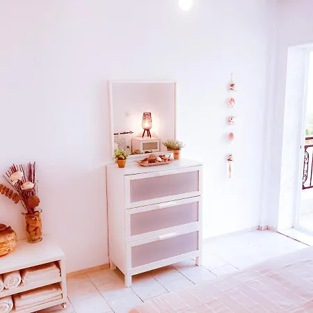Maravgia α Apartment *